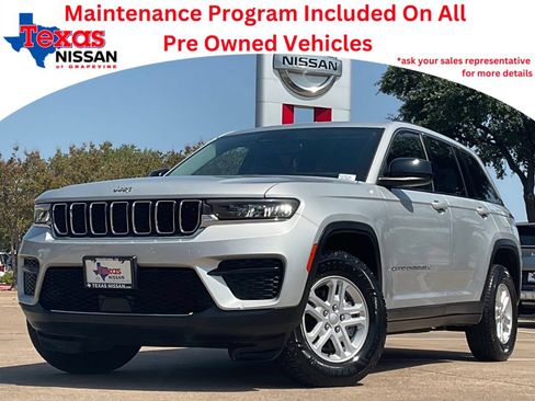 Used 2023 Jeep Grand Cherokee Laredo AWD/4WD image 1