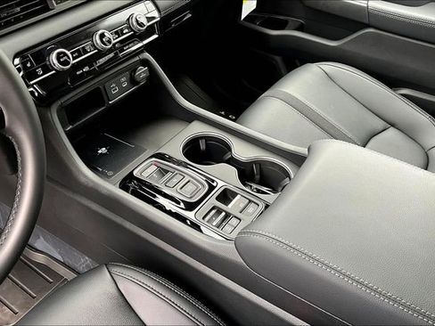 New 2025 Honda Pilot Touring image 11