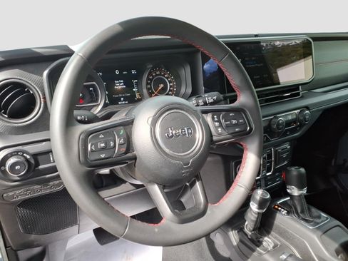 Used 2025 Jeep Wrangler Unlimited Rubicon AWD/4WD image 12