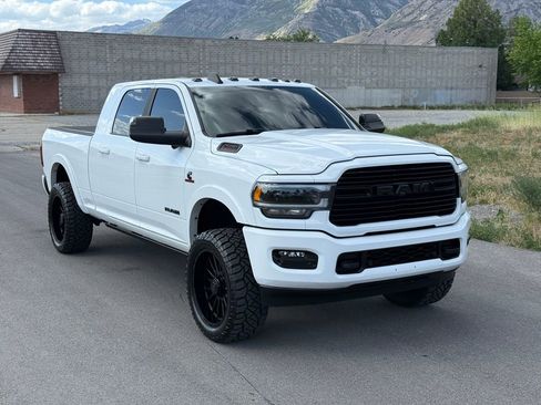Used 2022 RAM 2500 Laramie AWD/4WD image 2