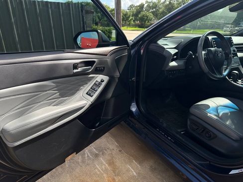 Used 2019 Toyota Avalon Limited FWD image 5