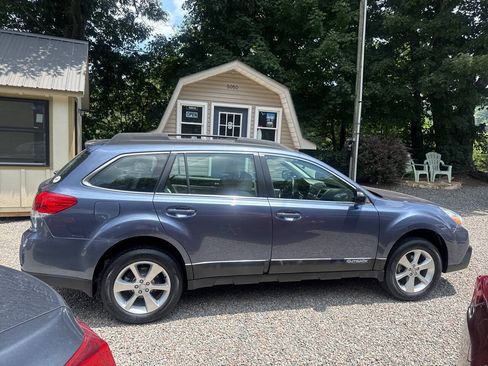 Used 2014 Subaru Outback 2.5i AWD/4WD image 7
