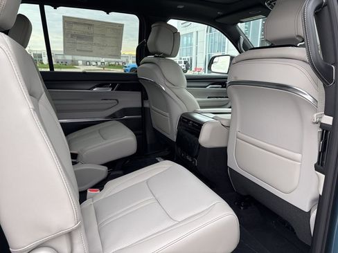 New 2026 Jeep Grand Wagoneer Summit image 13