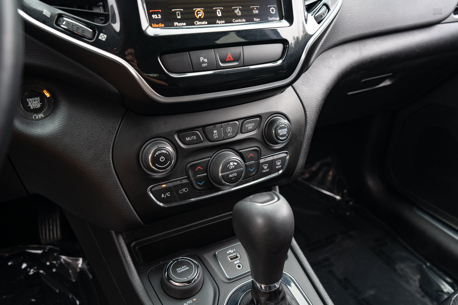 Used 2020 Jeep Cherokee Limited AWD/4WD image 25