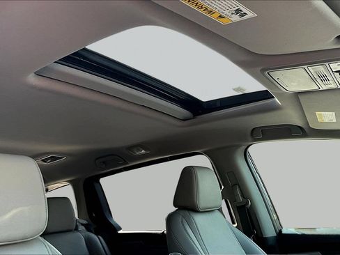 Used 2018 Honda Odyssey EX-L image 24