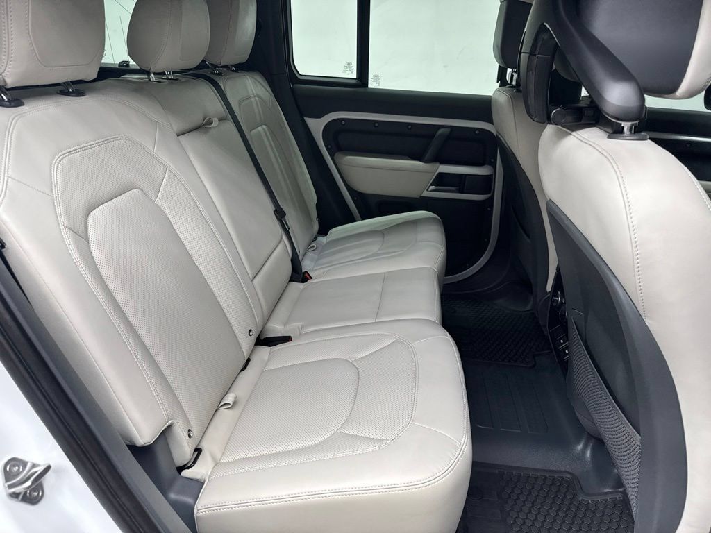 Used 2023 Land Rover Defender 110 SE AWD/4WD image 23