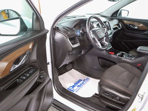 Used 2019 GMC Terrain SLE w/ Driver Convenience Package image 3