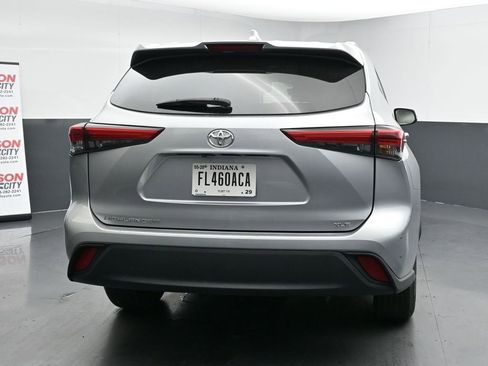 Used 2023 Toyota Highlander XLE image 8