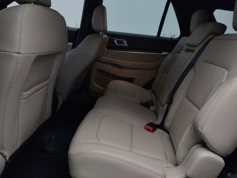 Used 2019 Ford Explorer Limited w/ Ford Safe & Smart Package FWD image 18