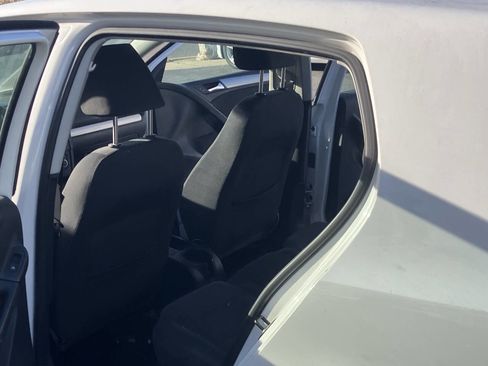 Used 2010 Volkswagen Golf 4-Door image 29