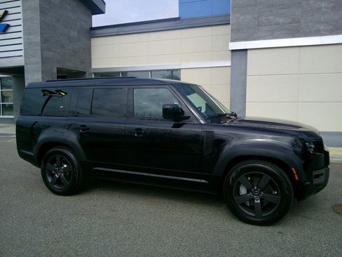 Used 2023 Land Rover Defender 130 X-Dynamic SE AWD/4WD image 9