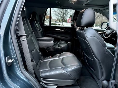 Used 2019 Cadillac Escalade Premium Luxury AWD/4WD image 18