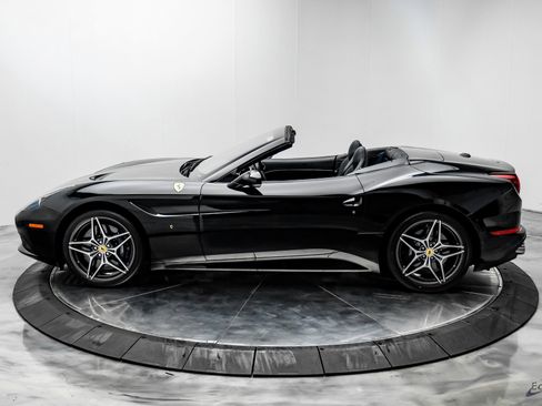 Used 2016 Ferrari California T image 5