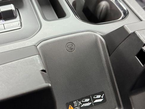 Used 2022 GMC Sierra 1500 AT4 image 33