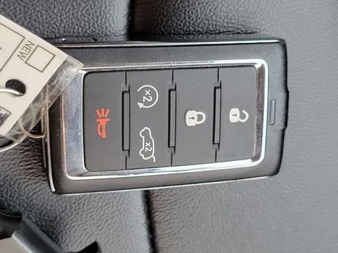 Used 2023 Jeep Grand Cherokee L Limited w/ Trailer Tow Group (B) AWD/4WD image 9