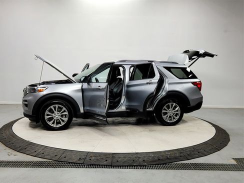 Used 2023 Ford Explorer Limited image 12