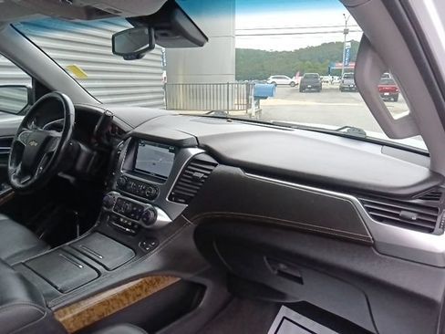 Used 2020 Chevrolet Suburban Premier RWD image 40