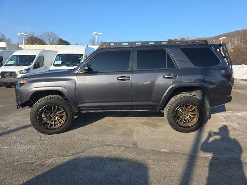 Used 2018 Toyota 4Runner TRD Off-Road Premium image 4