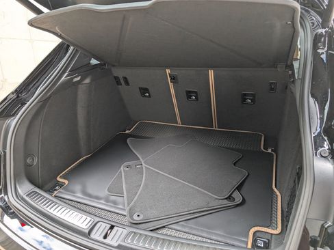 New 2025 Porsche Macan image 25