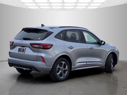 Used 2023 Ford Escape ST-Line image 4
