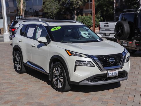 Used 2021 Nissan Rogue SL image 3