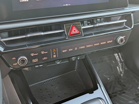 Certified 2023 Kia Niro EX image 25
