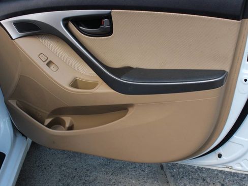Used 2013 Hyundai Elantra GLS w/ Preferred Pkg image 18