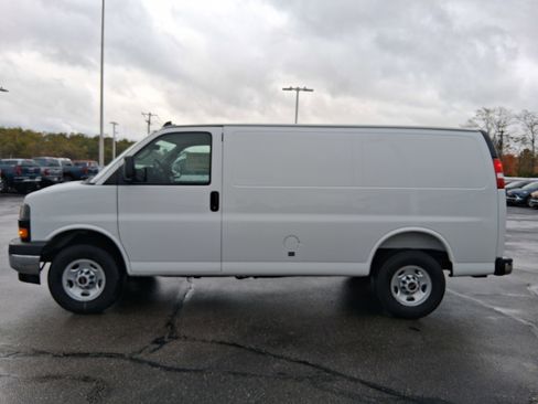 New 2025 GMC Savana 3500 w/ Driver Convenience Package RWD image 1