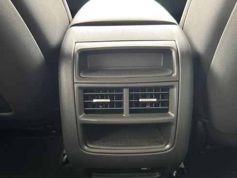 Used 2018 Cadillac XT5 Luxury w/ Driver Awareness Package FWD image 17