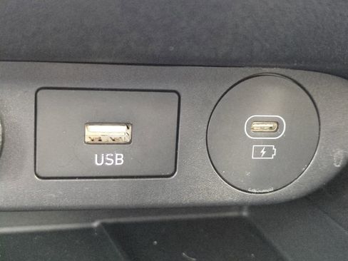 Used 2024 Hyundai Elantra Limited image 21