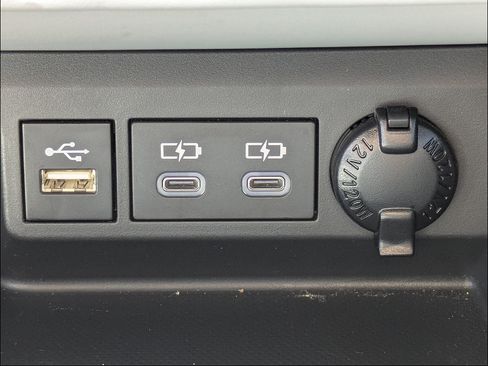 Used 2024 Toyota Highlander XLE FWD image 24