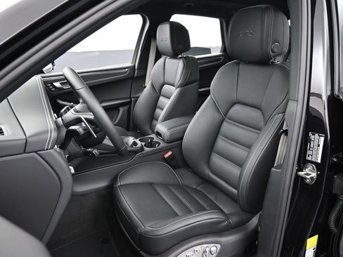 New 2026 Porsche Macan GTS image 5