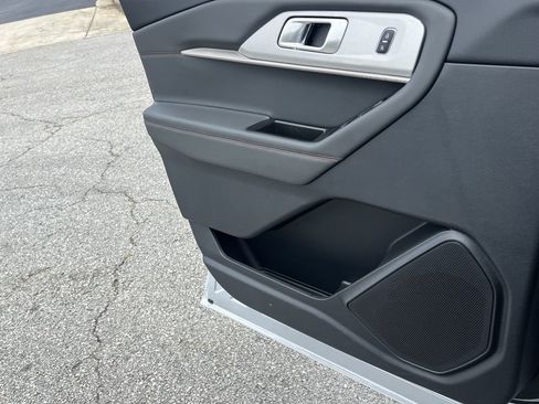 New 2026 Ford Explorer Active RWD image 12