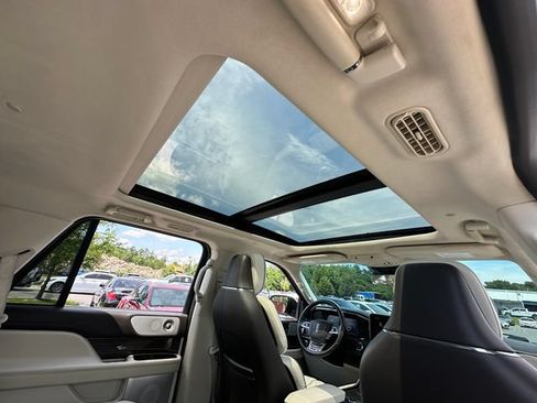 Used 2021 Lincoln Navigator Black Label w/ Special Edition Package AWD/4WD image 34