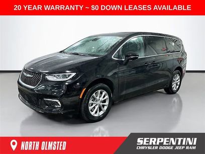 New 2026 Chrysler Pacifica Select