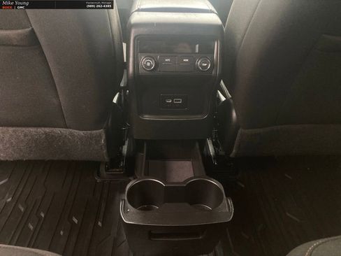 Used 2022 GMC Acadia SLE FWD image 11