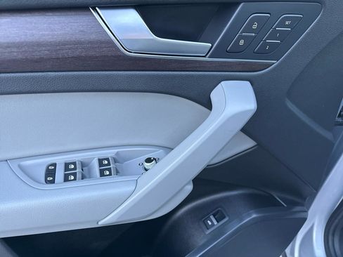 Used 2022 Audi Q5 2.0T Premium w/ Convenience Package image 16
