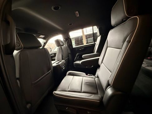 Used 2025 Chevrolet Suburban Premier image 31