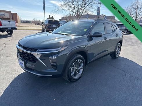 Certified 2025 Chevrolet Trax LT image 3