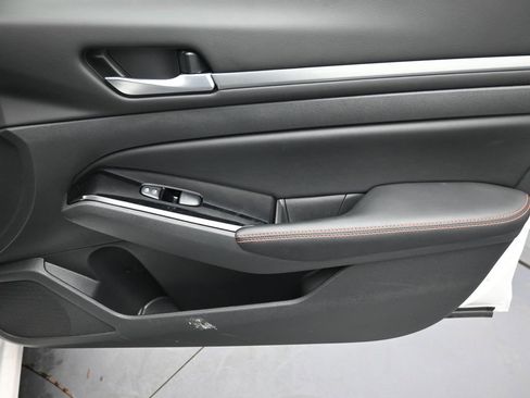 Used 2024 Nissan Altima 2.5 SR image 27