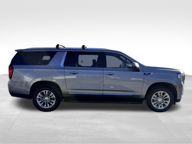 Used 2023 GMC Yukon XL SLT w/ SLT Luxury Package AWD/4WD image 4