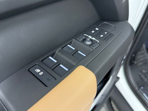Used 2026 Land Rover Defender 110 S AWD/4WD image 12