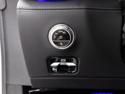 Used 2022 Mercedes-Benz SL 55 AMG 4MATIC w/ Driver Assistance Package image 11