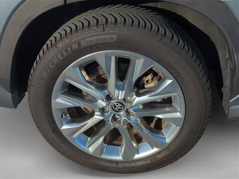 Certified 2020 Toyota Highlander Limited FWD image 6