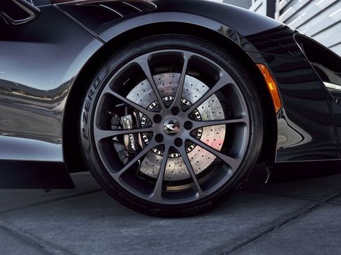 Used 2025 McLaren Artura image 24