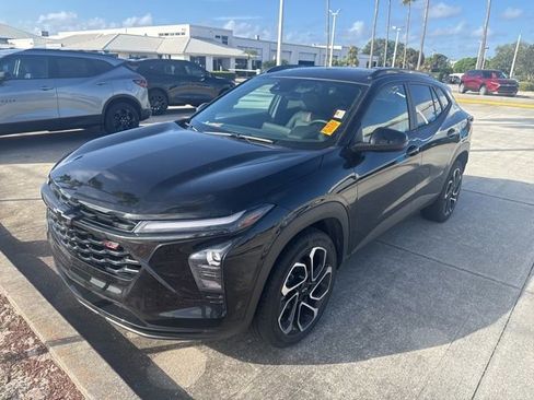 Used 2024 Chevrolet Trax RS w/ Driver Confidence Package image 1