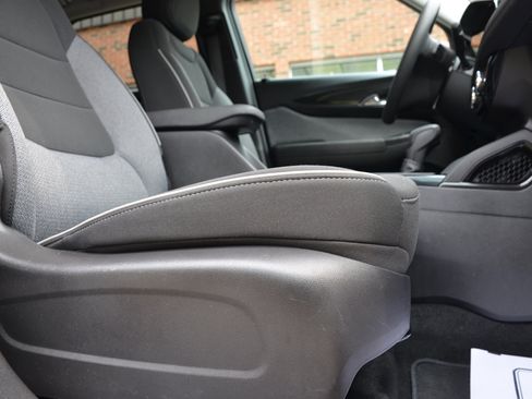 Used 2025 Chevrolet TrailBlazer LT AWD/4WD image 31