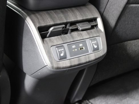Used 2023 Nissan Ariya AWD image 32
