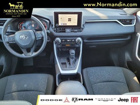Used 2025 Toyota RAV4 XLE FWD image 6