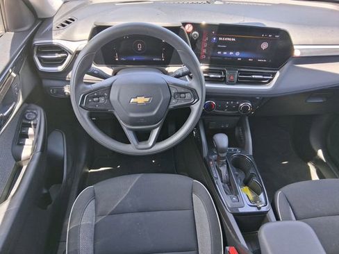 Used 2025 Chevrolet TrailBlazer LT FWD image 7